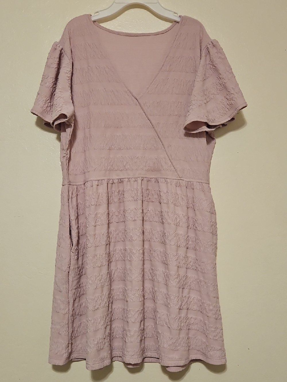 Soft Mauve Textured V-Neck Midi Dress